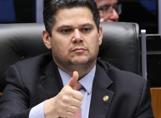 PEC que acaba com a escala 6×1 segue para análise na CCJ
