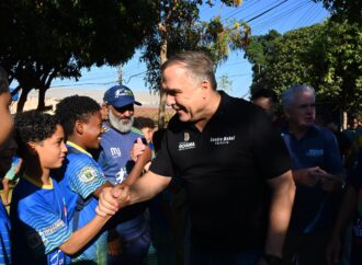 Campo do Buracão é requalificado com grama sintética e iluminação LED