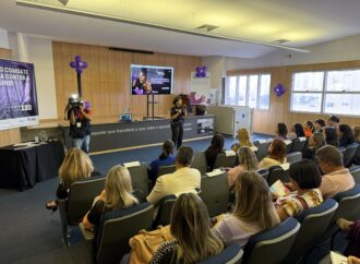 Mulheres participam de ação contra feminicídio e fortalecem rede de proteção em Goiânia