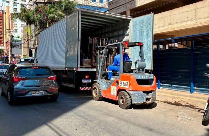 Três empreendimentos autuados por uso irregular de vias em Goiânia