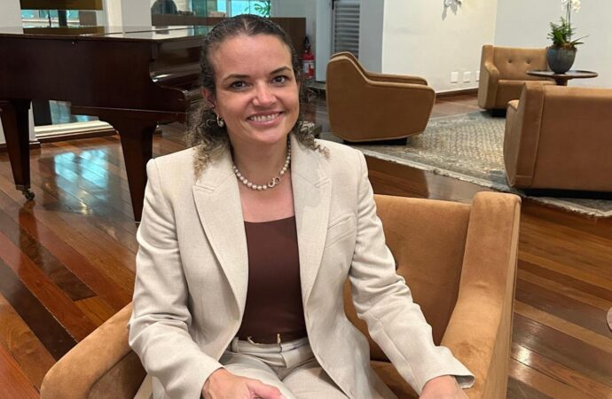Pacote de benefícios amplia ganhos de servidores da Educação em Goiânia