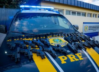 Arsenal com 20 pistolas é apreendido em ônibus na BR-060