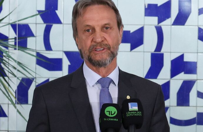 Líder do PT passa mal e votações na Câmara são adiadas