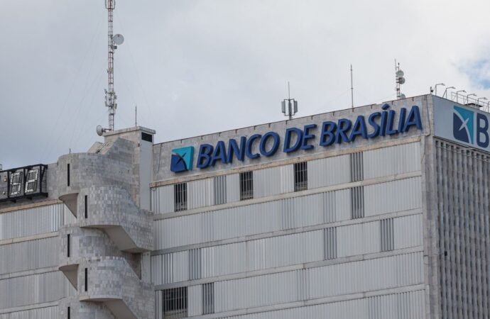 Até R$ 2,7 bilhões são bloqueados de cinco ex-dirigentes em Brasília