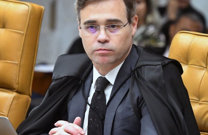 Análise em plenário será solicitada para diálogos atribuídos a Vorcaro e Moraes