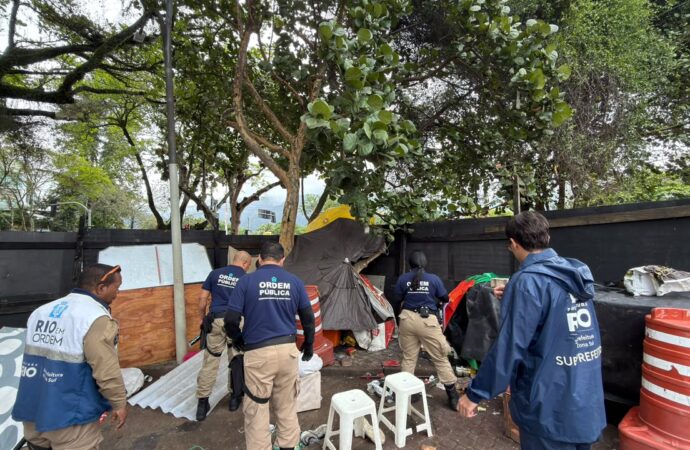 Ocupação irregular é removida no Jardim de Alah; homem é detido