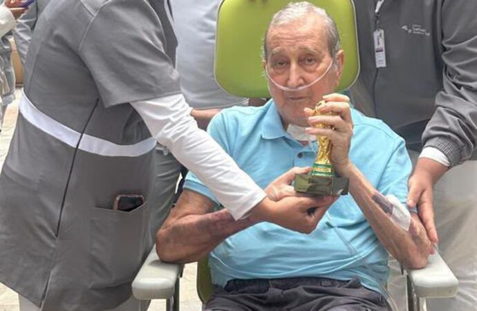 Carlos Alberto Parreira recebe alta após 80 dias de internação