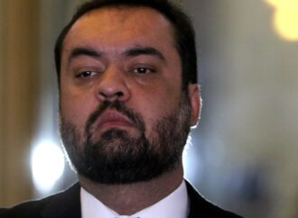 Ex-governador do RJ teria recebido adega, mansão e caviar por favorecer refinaria